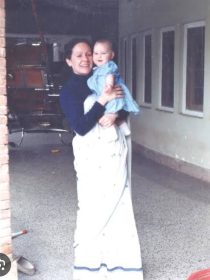 Yvonne Frizzel with her son – Peshawar 1987 Yvonne Frizzel with her son - Peshawar 1987